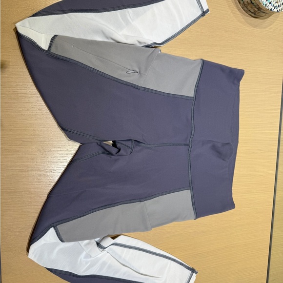 Athleta Women's Gray and White Capris - Picture 2 of 2